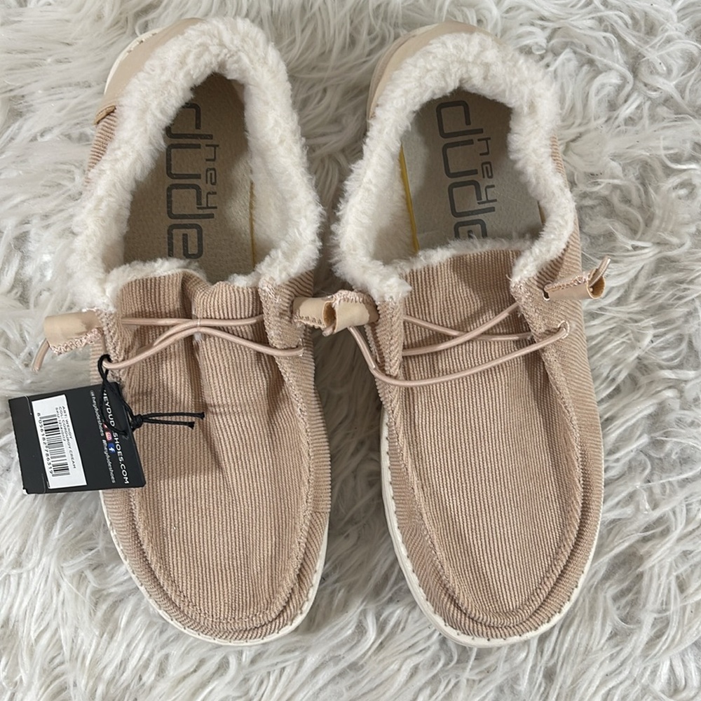 HEY DUDE Women's Wendy Corduroy Cream Loafer Slip On Lightweight Size 9 NEW - Picture 4 of 16